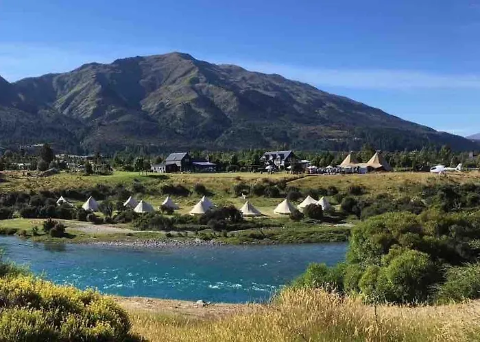 Villa Te Awa Riverside Retreat *