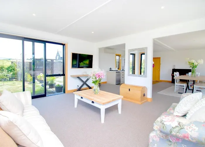 Villa Te Awa Riverside Retreat