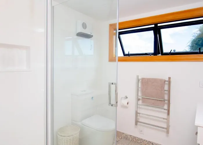 Te Awa Riverside Retreat *