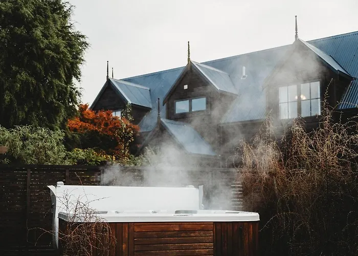 Te Awa Riverside Retreat *