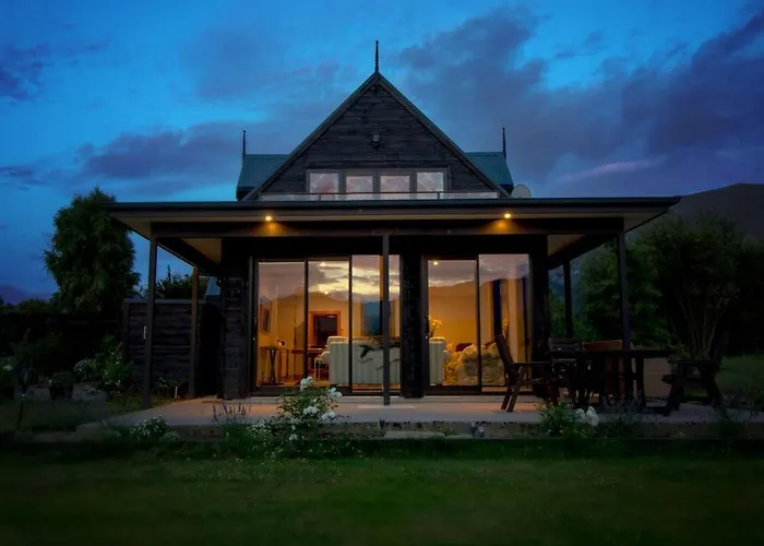 Te Awa Riverside Retreat Wanaka
