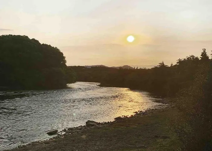 Te Awa Riverside Retreat Villa