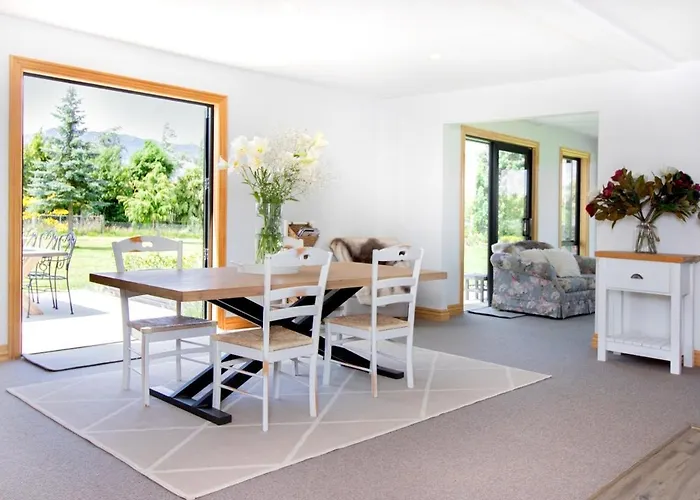 Te Awa Riverside Retreat Villa Wanaka