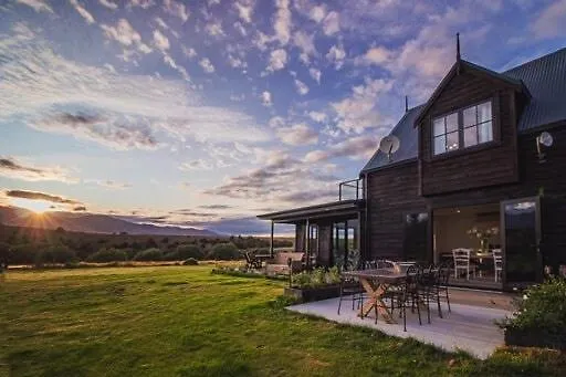 Villa Te Awa Riverside Retreat *