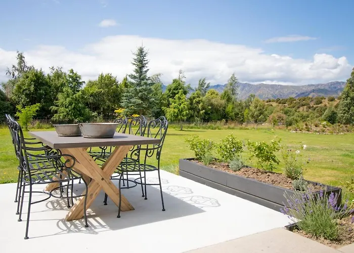 Te Awa Riverside Retreat *