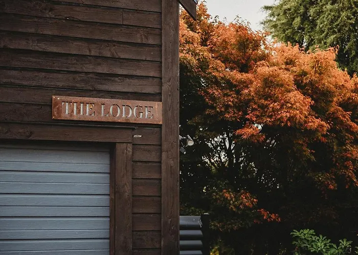 Te Awa Riverside Retreat Villa *