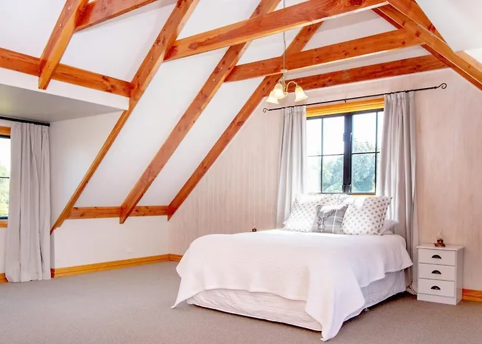 Villa Te Awa Riverside Retreat Wanaka