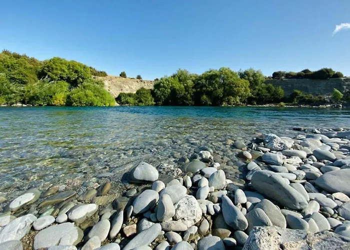Te Awa Riverside Retreat * Wanaka