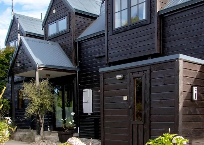 Villa Te Awa Riverside Retreat